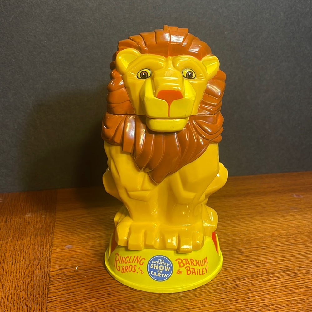 RingLing Bros Barnum & Bailey Circus Lion Cup.